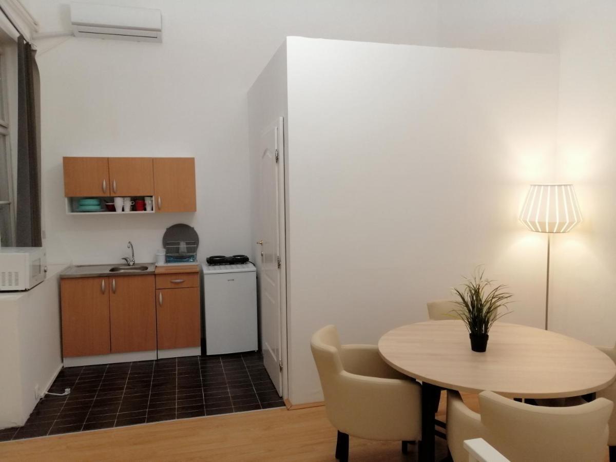 Filinhome Zmaj Jovina Suite Нови-Сад Экстерьер фото